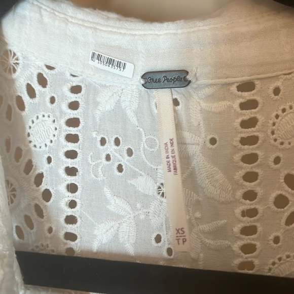 Free People White Lace Maxi Dress / size XS preowned cap sleeves - Picture 4 of 10